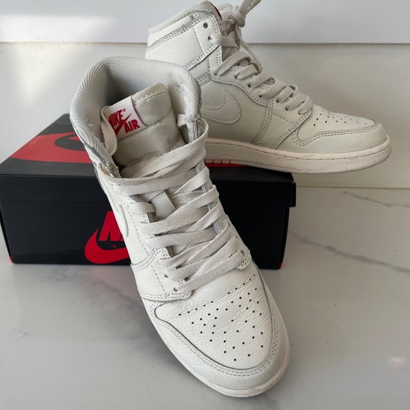 Nike Air Jordan’s 1 Retro High OG BG - High Sail/University Red - Picture 5 of 5